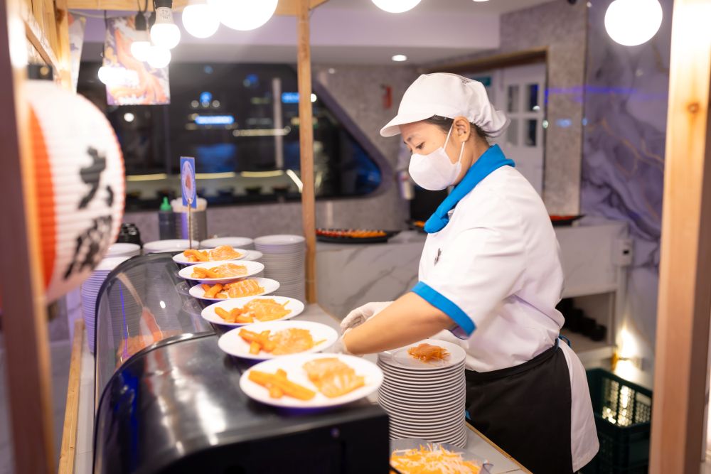 ล่องเรือดินเนอร์ Luxury White (โปรโมชั่น มา 4 จ่าย 3 เฉพาะวันจันทร์-วันพฤหัสบดี)