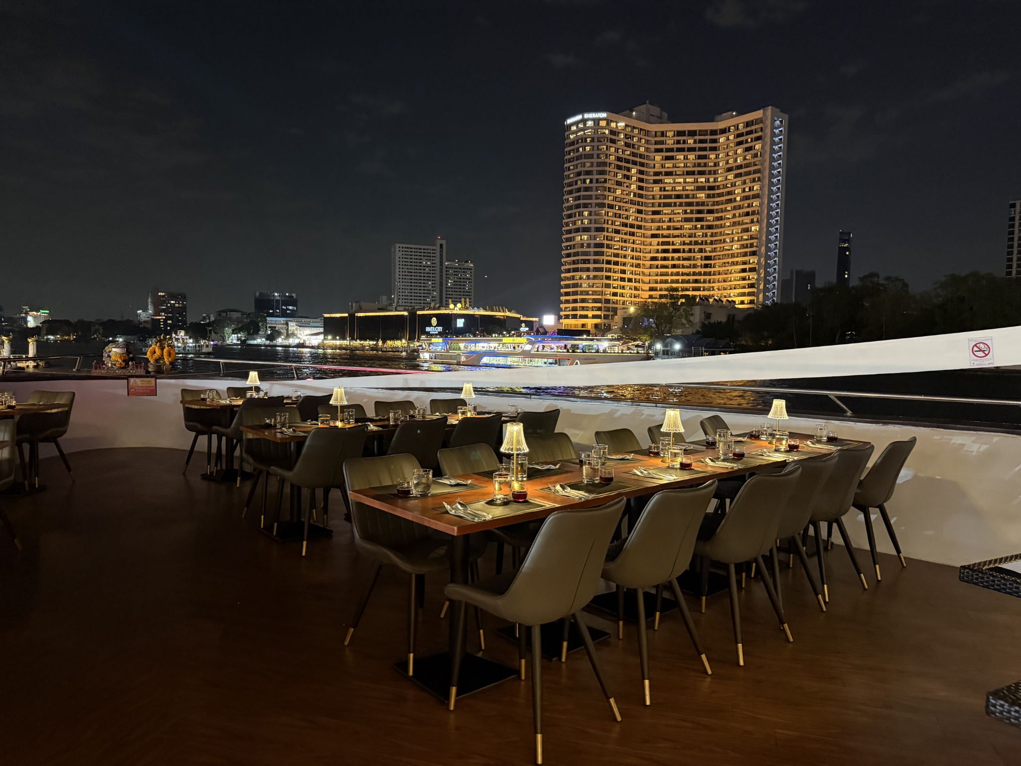 ล่องเรือดินเนอร์ The Opulence Cruise
