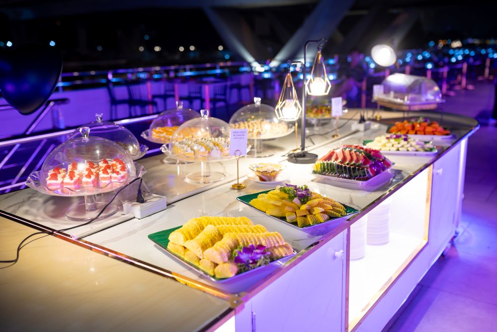 ล่องเรือดินเนอร์ Luxury White (โปรโมชั่น มา 4 จ่าย 3 เฉพาะวันจันทร์-วันพฤหัสบดี)