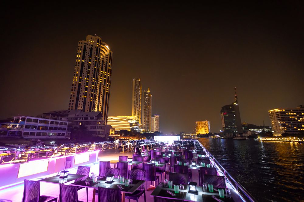 ล่องเรือดินเนอร์ Luxury White (โปรโมชั่น มา 4 จ่าย 3 เฉพาะวันจันทร์-วันพฤหัสบดี)