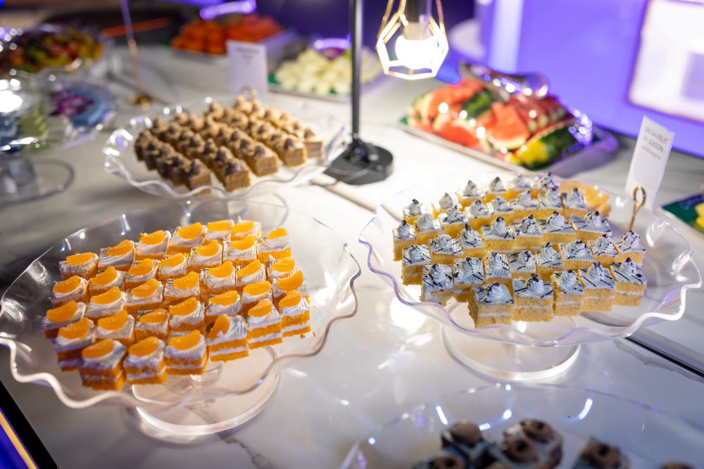 ล่องเรือดินเนอร์ Luxury White (โปรโมชั่น มา 4 จ่าย 3 เฉพาะวันจันทร์-วันพฤหัสบดี)