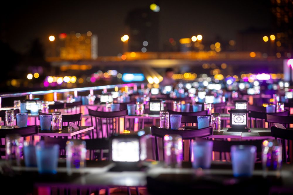 ล่องเรือดินเนอร์ Luxury White (โปรโมชั่น มา 4 จ่าย 3 เฉพาะวันจันทร์-วันพฤหัสบดี)