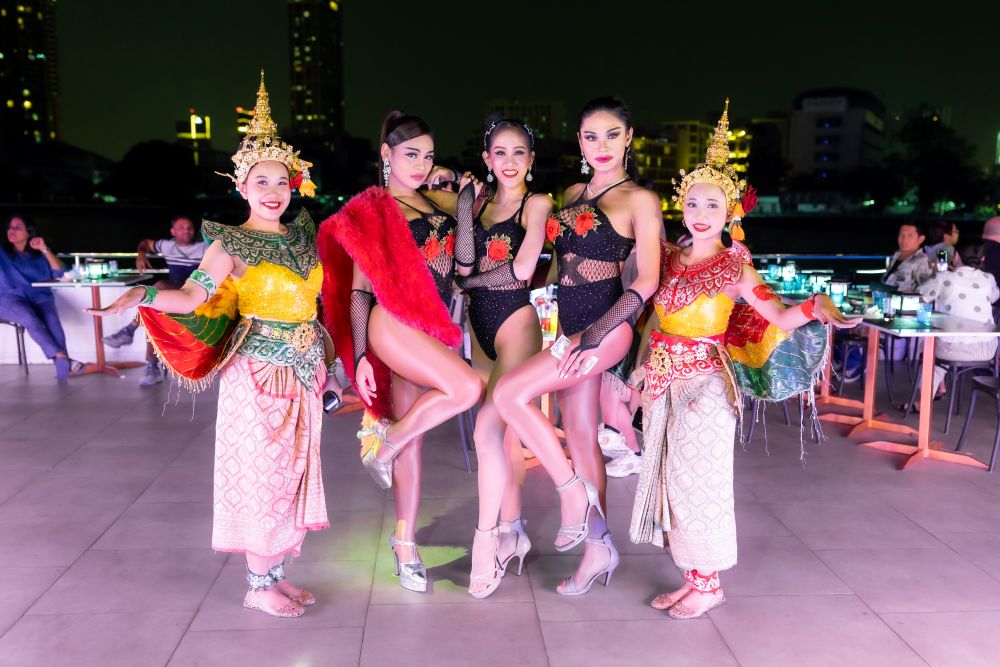 ล่องเรือดินเนอร์ Luxury White (โปรโมชั่น มา 4 จ่าย 3 เฉพาะวันจันทร์-วันพฤหัสบดี)