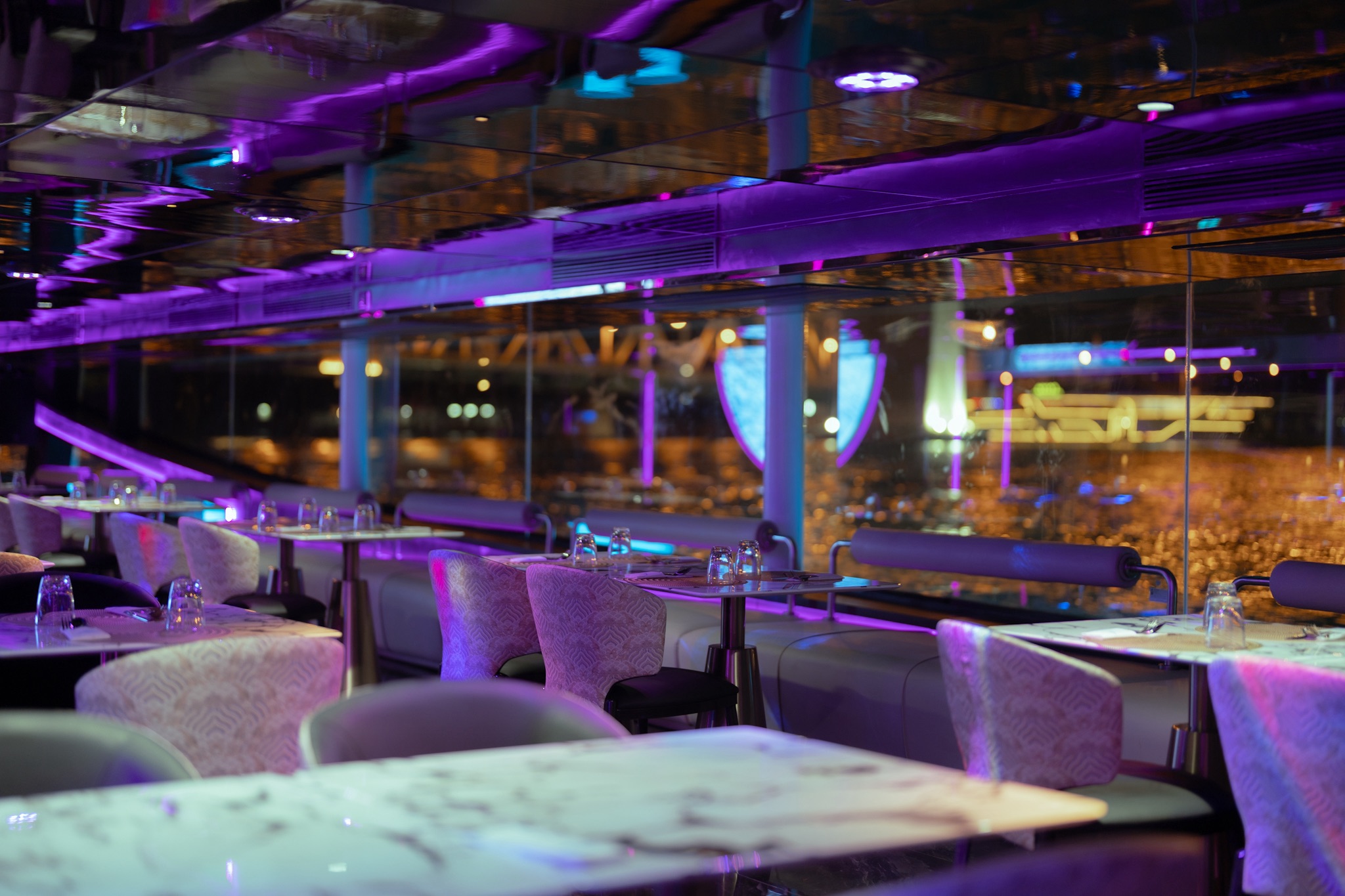 ล่องเรือดินเนอร์ Super Galaxy Cruise