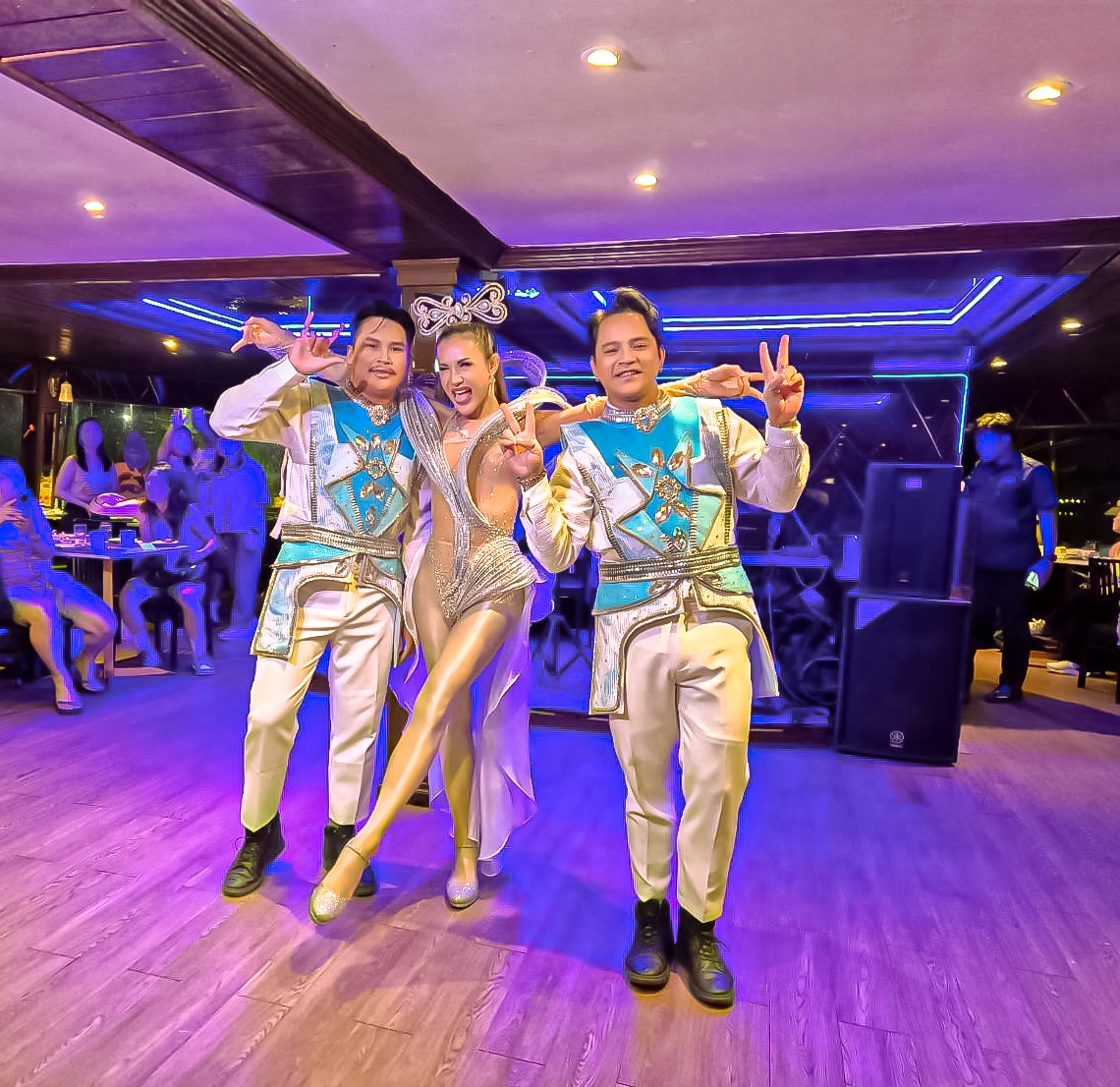 ล่องเรือดินเนอร์ White Orchid River Cruise (โปรโมชั่น มา 4 จ่าย 3 เฉพาะวันจันทร์-วันพฤหัสบดี)