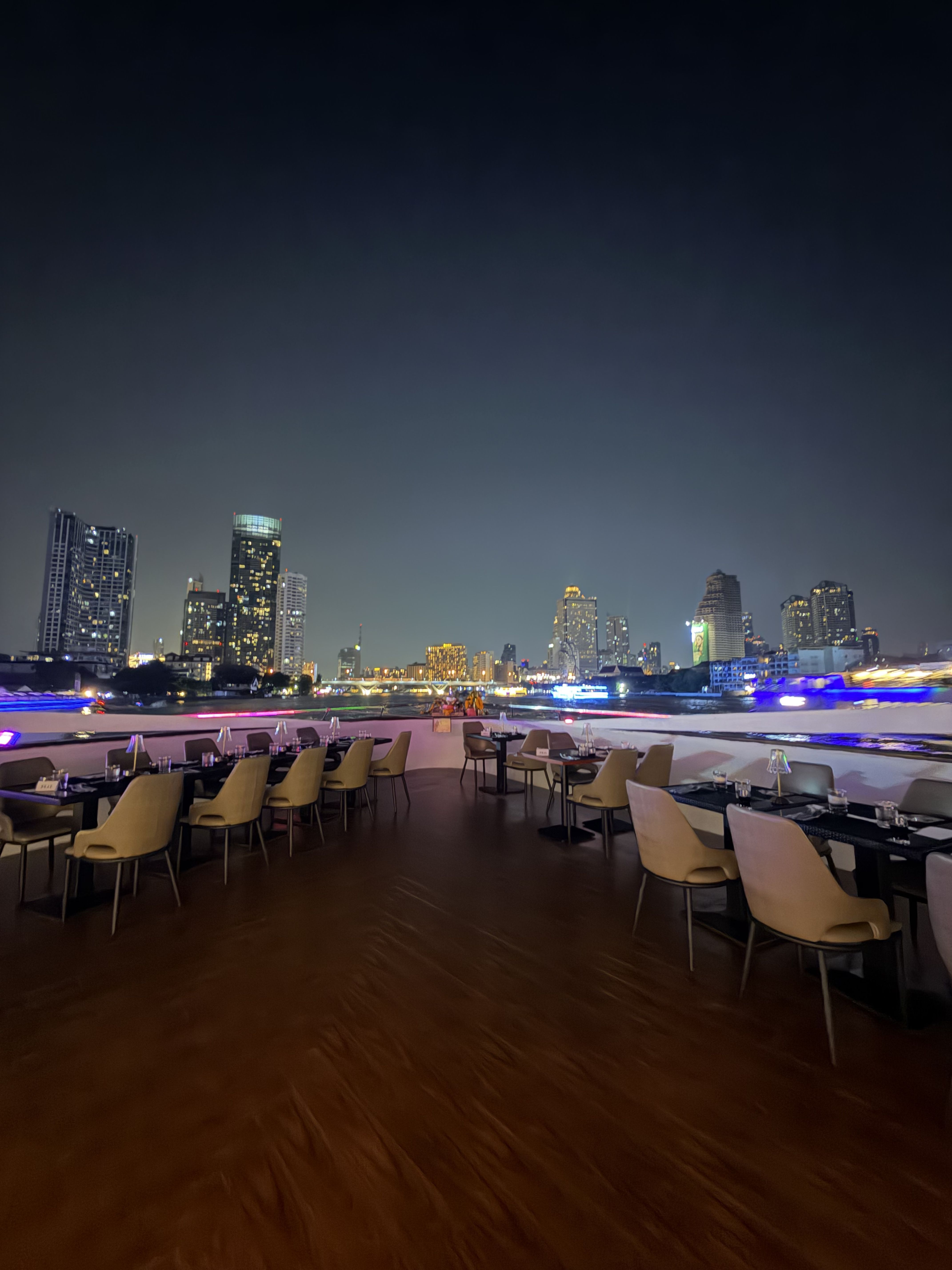 ล่องเรือดินเนอร์ The Opulence Cruise
