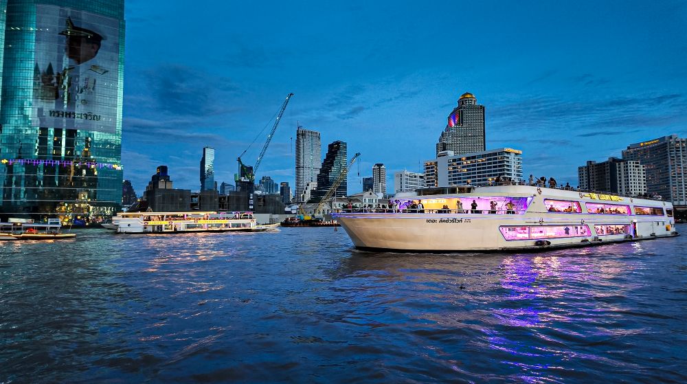 ล่องเรือดินเนอร์ Luxury White (โปรโมชั่น มา 4 จ่าย 3 เฉพาะวันจันทร์-วันพฤหัสบดี)