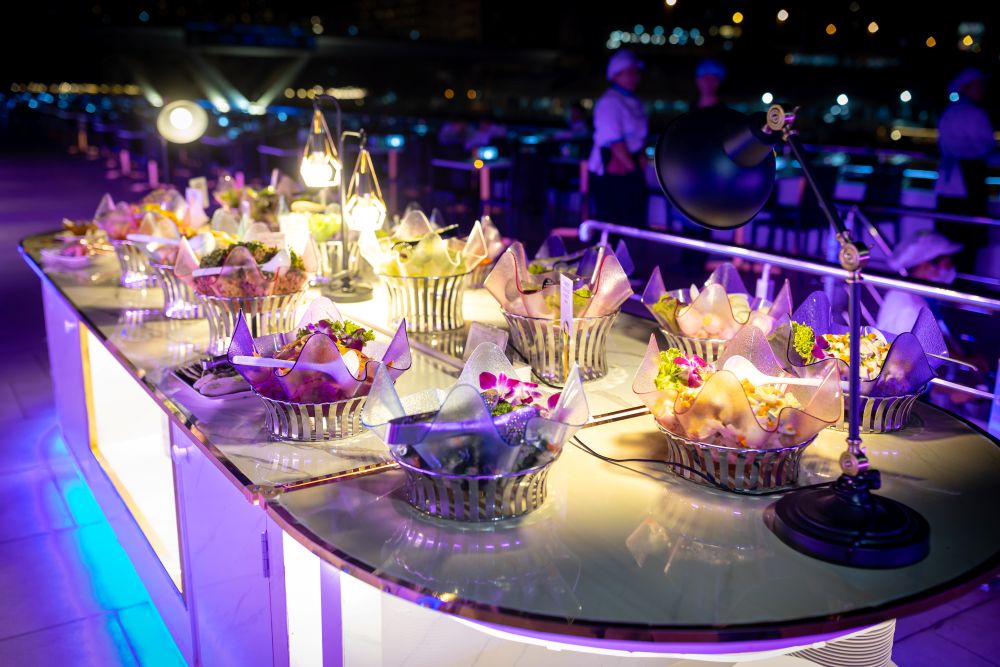 ล่องเรือดินเนอร์ Luxury White (โปรโมชั่น มา 4 จ่าย 3 เฉพาะวันจันทร์-วันพฤหัสบดี)