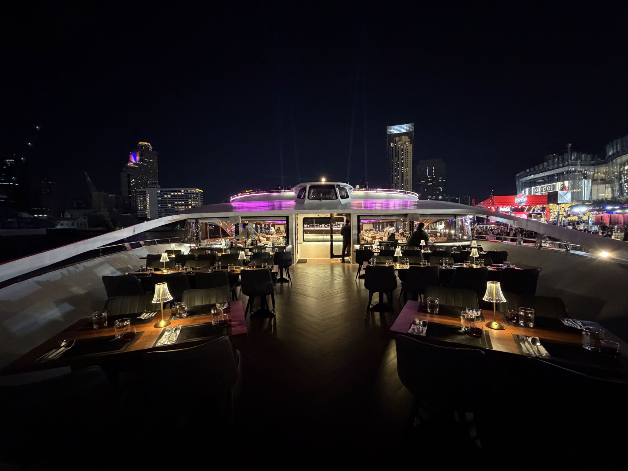 ล่องเรือดินเนอร์ The Opulence Cruise